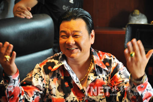 张立威饰演暴发户(1\/5张)