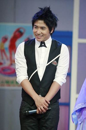 网友曝公交车遇女版欧弟 相貌神似一夜爆红