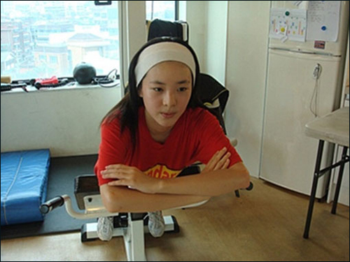 2NE1<em>朴山多拉</em>练习生时期<em>照片</em>曝光 清纯美女玩