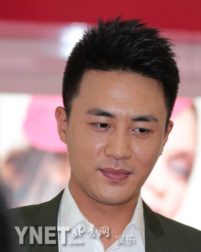 杜淳成都参加活动 忙里偷闲与淳米亲切合影