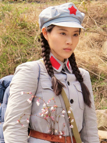 《雳剑》杀青拍摄顺利 蔡蝶<em>女红军</em>造型盘点_娱