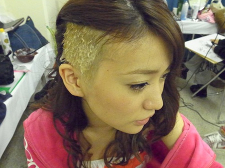 大岛优子公演前夕剃发 活像虫虫在头上爬(图)