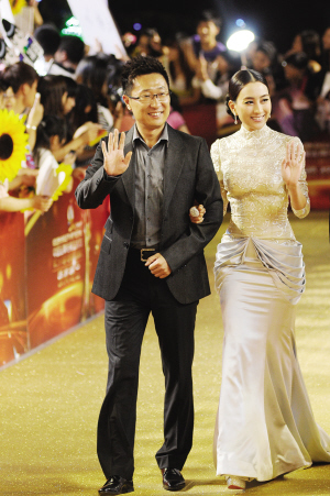 杨幂沙滩裸泳图片杨幂诱人图片杨幂图片