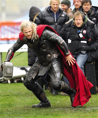 猫女×雷神 共建《机器人启示录》_娱乐频道_凤凰网