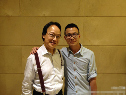 金铭男友搂其入怀庆生 恋情确定迅速升温(组图)