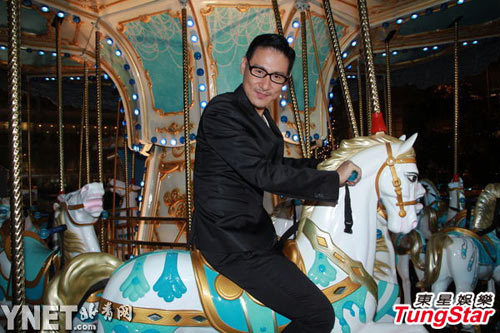 张学友骑木马童心未泯 Jessica C露性感半球