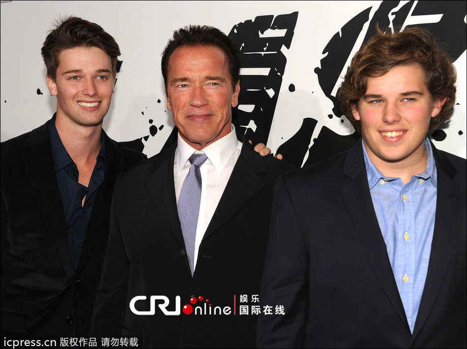施瓦辛格携儿子亮相《背水一战》首映礼