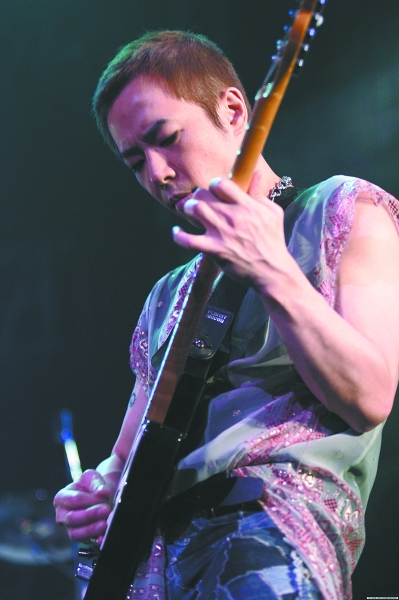 黄贯中压轴演出竟被忘