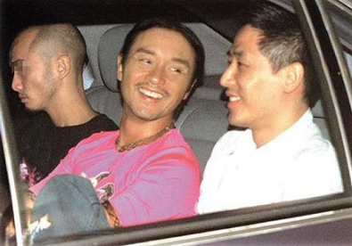 张国荣生前密照曝光 为爱人唐唐留过亿财产