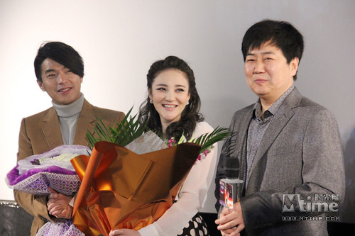 男主角李威、女主角刘雨欣、导演李宝生在首映现场