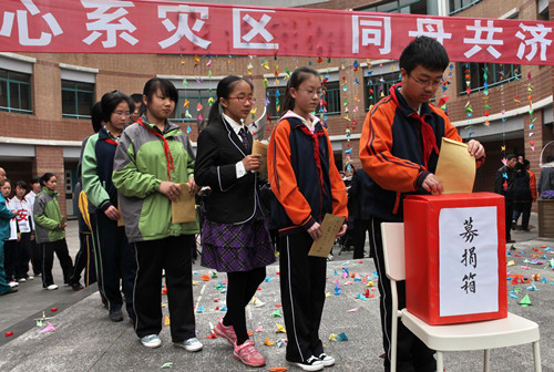 【记者即时播报】上海市民办新和中学师生举行