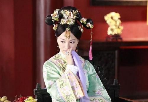 《多情江山》热拍 徐麒雯片场遇到"好友"