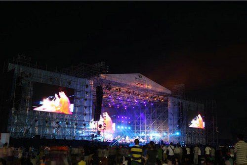 2013长阳音乐节完美落幕 近十万人参与狂欢