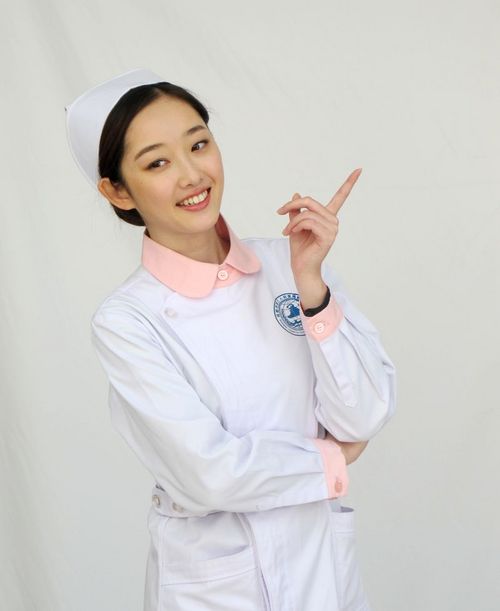 《 一路顺疯 》蒋梦婕小护士造型 倒追陈思诚_娱