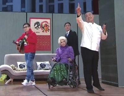 娱乐  岳云鹏表演小品《扰民了你》.