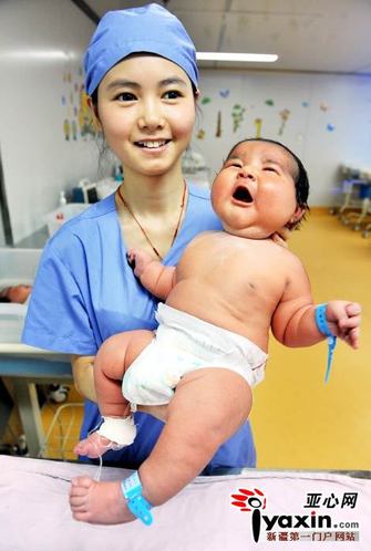 乌鲁木齐40岁女子爱吃肉 剖腹产5.9公斤巨婴