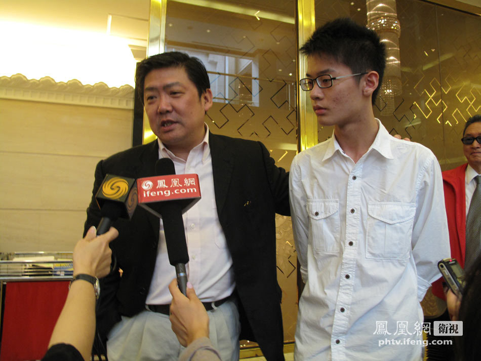 李敖携儿子+女儿世博行