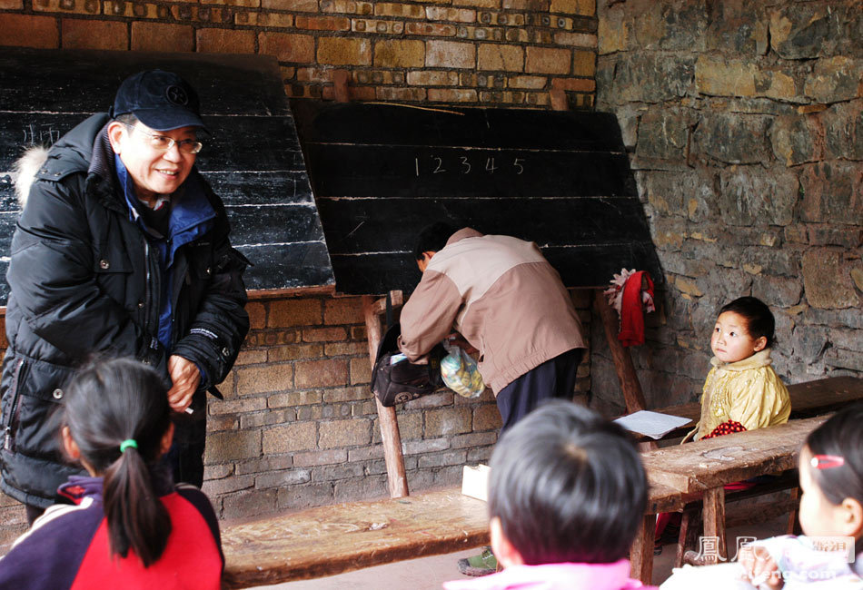 最后的铃声——杨锦麟探访贵州、吉林代课教师