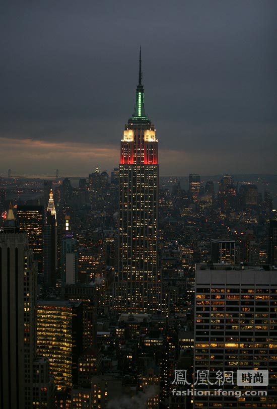纽约帝国大厦(381米)夜景美图.图片来源:东方i