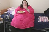 英国最胖女人体重达508斤，4年没出门。
