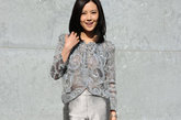 当地时间2月27日，2012米兰女装周（秋冬），Giorgio Armani 品牌时装秀。中国女星高圆圆身着银色透视装亮相。