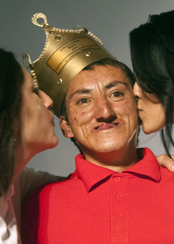 哥伦比亚办丑男大赛 选手争夺550美金及美女香