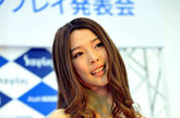 近日，中国2011年模特之星冠军胡楠，成为2012年日本某集团泳衣形象代言人，亲自亮相日本发布会。