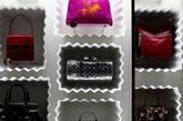 由路易威登（Louis Vuitton）和其艺术总监Marc Jacobs联合举办的“Louis Vuitton-Marc Jacobs”时尚展览已于当地时间2012月3月9日隆重开幕。该展览由时尚作家Pamela Golbin策划，将Jacobs 15年来对LV与时装界的贡献为重点，讲述设计师与时尚之间的精彩故事。

