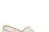 意大利国宝级奢侈品牌Valentino以其皇室般高贵奢华的风格令女人们为之着迷。最新的2012春夏系列女鞋以镂空为主要设计元素，含蓄朦胧的小裸露是性感的绝佳法宝，点缀的金属嵌边透出华贵气质。另外，透视蕾丝鞋面的麻编底平跟鞋也是春夏休闲生活必备的性感小物。 
