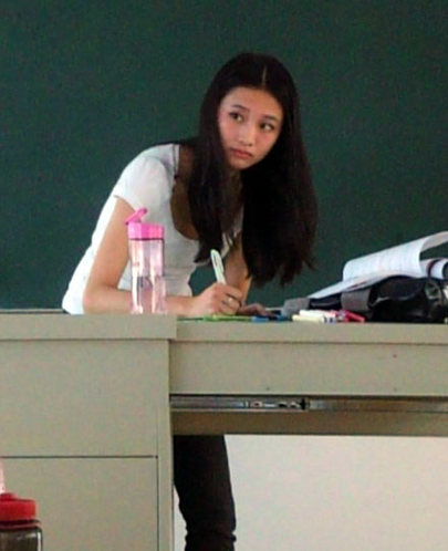 组图：广外美女老师被学生赞是“神仙姐姐”
