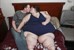343公斤美国女子与厨师订婚 想吃成世界最胖