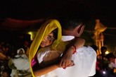 尽管印度、尼泊尔和巴基斯坦禁止童婚，但传统及习俗使童婚在这些地区依然存在。三更半夜后，5岁大的内贾妮(Rajani)被从睡梦中叫醒，由她叔叔带去结婚。在印度，儿童结婚是非法的，因此仪式常常在凌晨匆匆举行。
