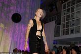 2012年4月28日，时尚TV之夜时装秀开幕，开场秀是性感的比基尼展示，模特们身穿性感撩人的内衣和泳装拉开夏日风情的序幕。
