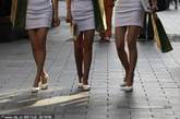 五一以后北京温度急速攀升，街上也出现了许久不见的背心和短裙，让人不禁感叹夏天真的来了！