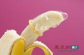 12.避孕套如在使用中发现裂孔或滑脱，只更换避孕套仍是不安全的，应该立刻停止性交，使用消毒剂清洗生殖器。

