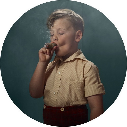 人像摄影:吸烟小孩