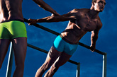 2012春季 Calvin Klein Underwear 全球宣传广告大片，展示了最新推出的“Bold”系列男士内衣。该广告由著名摄影师 Steven Klein 掌镜，在美国加利福尼亚的约书亚树国家公园(Joshua Tree)取景拍摄。本季“Bold”系列新品灵感来自于鲜艳的色彩和强劲的能量，宣传照捕捉了新款男式内衣和睡衣所带来的刚烈、性感和充满激情的感染力。
