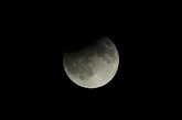 月食（Lunar eclipse）
　　2012年11月28日
　　天气晴好情况下，可在阿拉斯加州、夏威夷、澳大利亚、东亚等地观测到此次月偏食。
