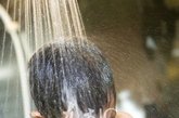 错误认识一：天天洗发会使头发变得干燥枯黄

　　有人担心天天洗发会将头发上的油脂洗掉，使头发变得干燥、枯黄、蓬乱，但大多数医学专家认为，这种担忧大可不必。

