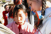 华姐和上湾村的孩子们。