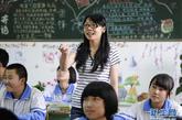 自2011年8月起，首都师范大学研究生支教团的程子序、段晓萌、张晓晔、贾荻、陈宇、王燊6人来到内蒙古鄂尔多斯市东胜区华研中学，开始为期一年的支教工作。选择支教，他们初衷不尽相同，但所有人都怀着同样的梦想，那就是“用不长的一年时间，做终身难忘的事，用心支援西部教育”，他们希望把自己学到的知识、理念、思维以及了解的新鲜事物传递给西部的孩子们，为他们打开一扇通往外面精彩世界的窗户。这6名80年代末出生的北京青年来到华研中学后，用最快的速度适应了当地风土人情、掌握了教学本领。