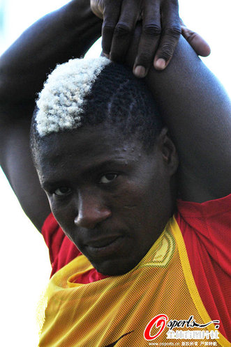 中超试训球员酷似巴神 驰骋球场势不可挡[高清