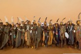 尼日尔格莱沃尔节

在一年一度的格莱沃尔节上，西非的沃达贝族人评选出美丽的族人并且颂扬部落的宏愿。青年男子们隆重装扮，身着礼袍，跳起称为yaake的传统舞蹈，以此来吸引女性评审们的注意。幸运的优胜者可以有权选择不止一位妻子和爱人。 

