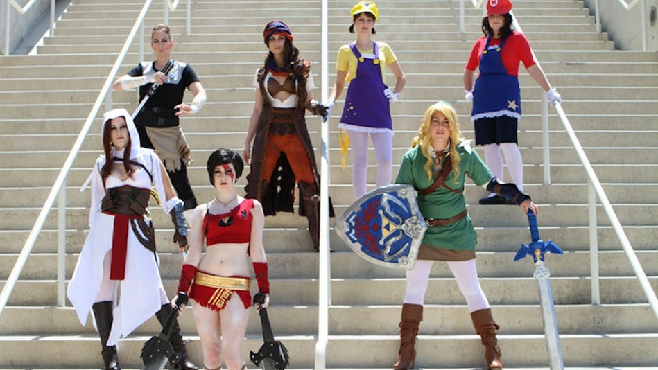 <em>妖娆妹子</em>酷似梅艳芳?女扮男装cospaly也给力