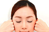 五、搓耳：

　　用手掌来回搓耳朵50下，通过刺激耳朵上的穴位来促进全身的健康，并可以增强听力。

