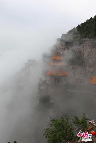 绵山景区暴雨后惊现云海奇观(组图)