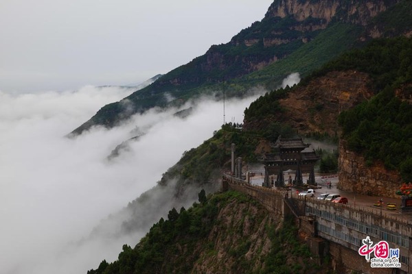 绵山景区暴雨后惊现云海奇观(组图)