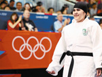 沙特首次出征奥运女选手 戴头巾引争议 