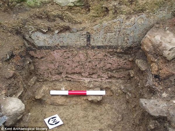 英出土古罗马铅碑揭开黑魔法诅咒神秘面纱