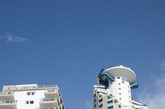 以色列特拉维夫Isrotel酒店：这家圆柱形的酒店和以色列的海滩度假屋一个样，真可怕。